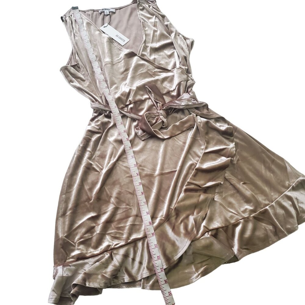 Bb Dakota women mini dress Size Large sleeveless Pale Gold Wrap Ruffle Velvet - Picture 9 of 16